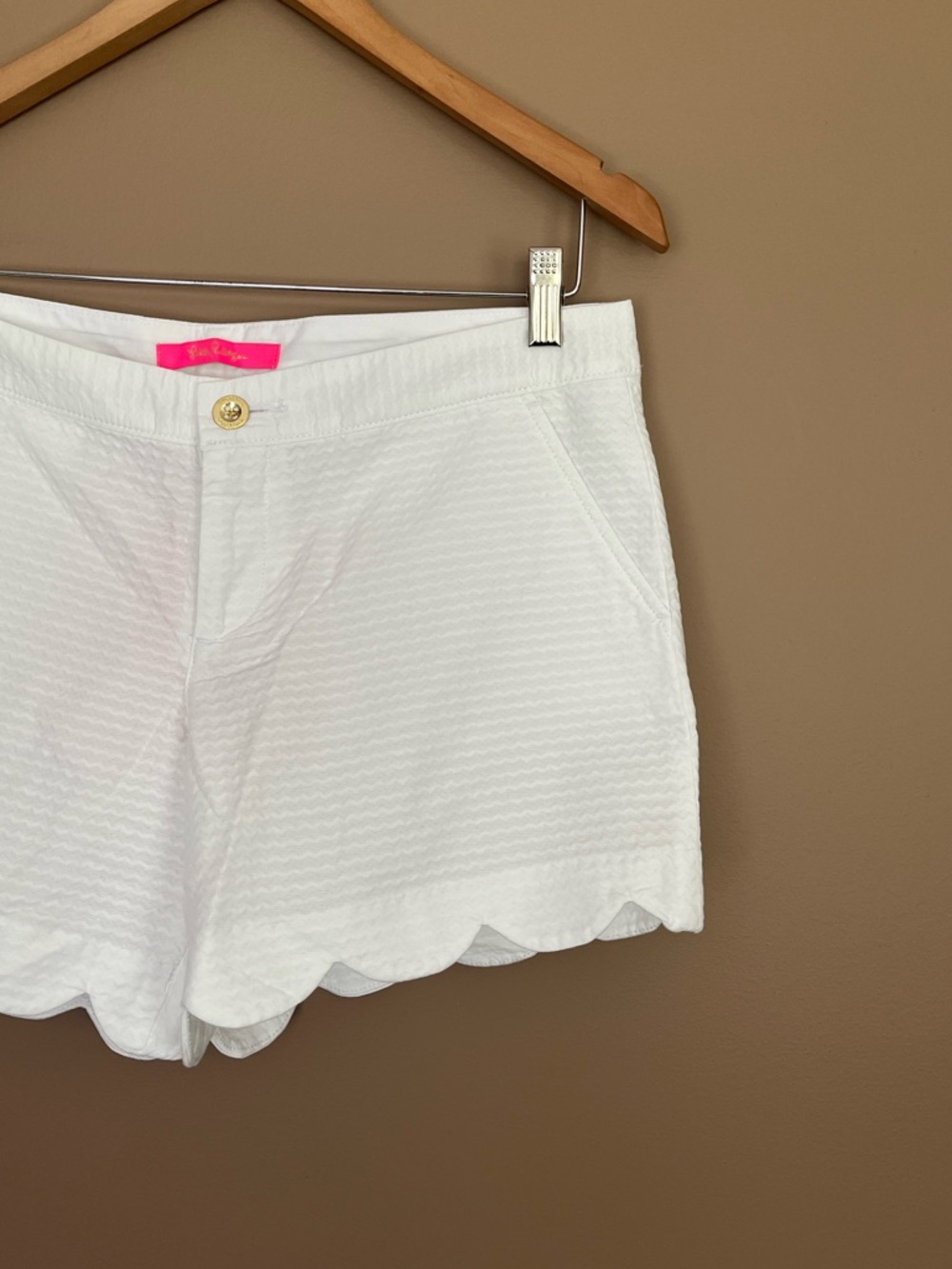 {Lilly Pulitzer} Buttercup Scallop Hem 5" Short in Resort White - Womens 6 - NWT - Picture 3 of 11